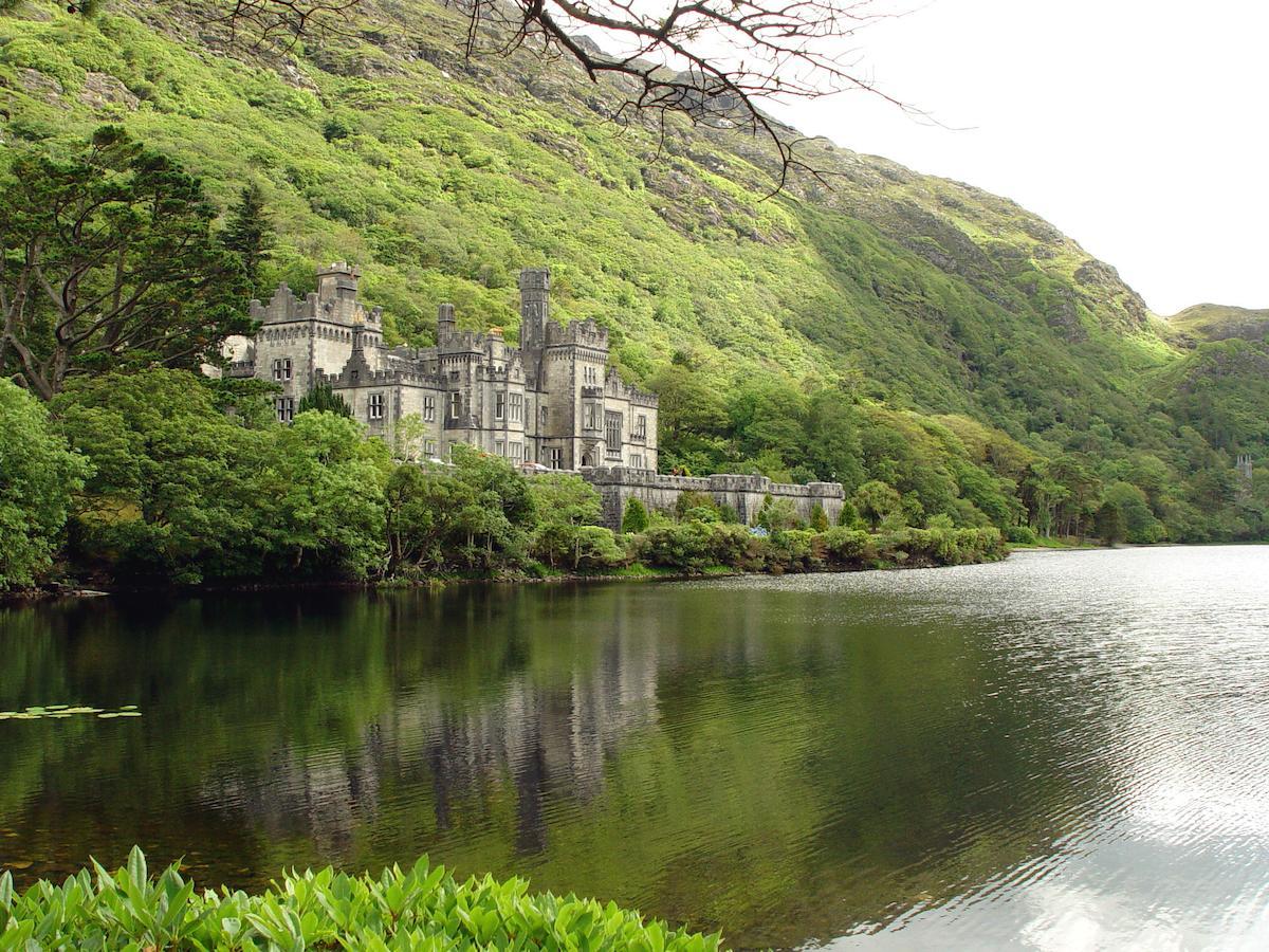 Kylemore Pass Hotel Letterfrack Exterior photo