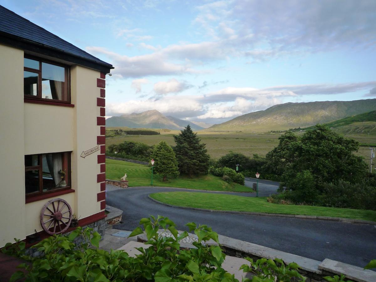 Kylemore Pass Hotel Letterfrack Exterior photo